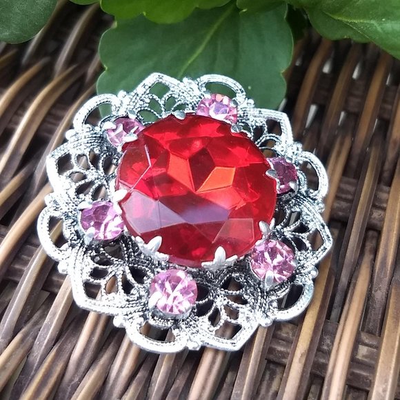 3/$25 vintage 80s pink and red lucite? flower brooch - Picture 3 of 3